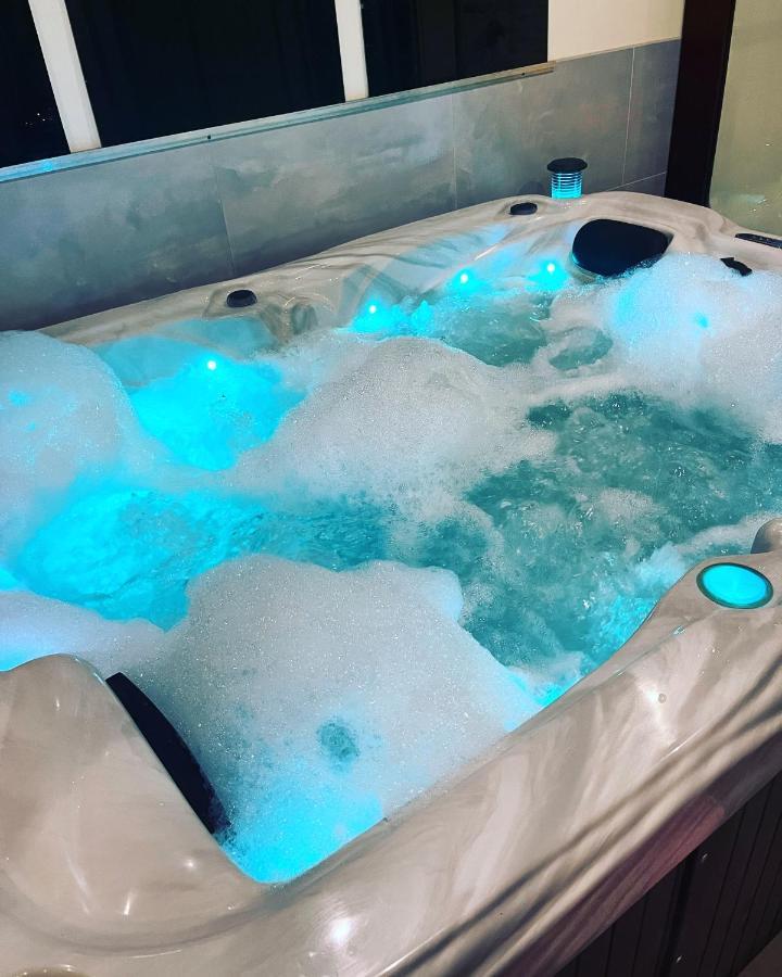 Spabyelleetlui Spa Rouge Ou Bleu Мускро́н Экстерьер фото