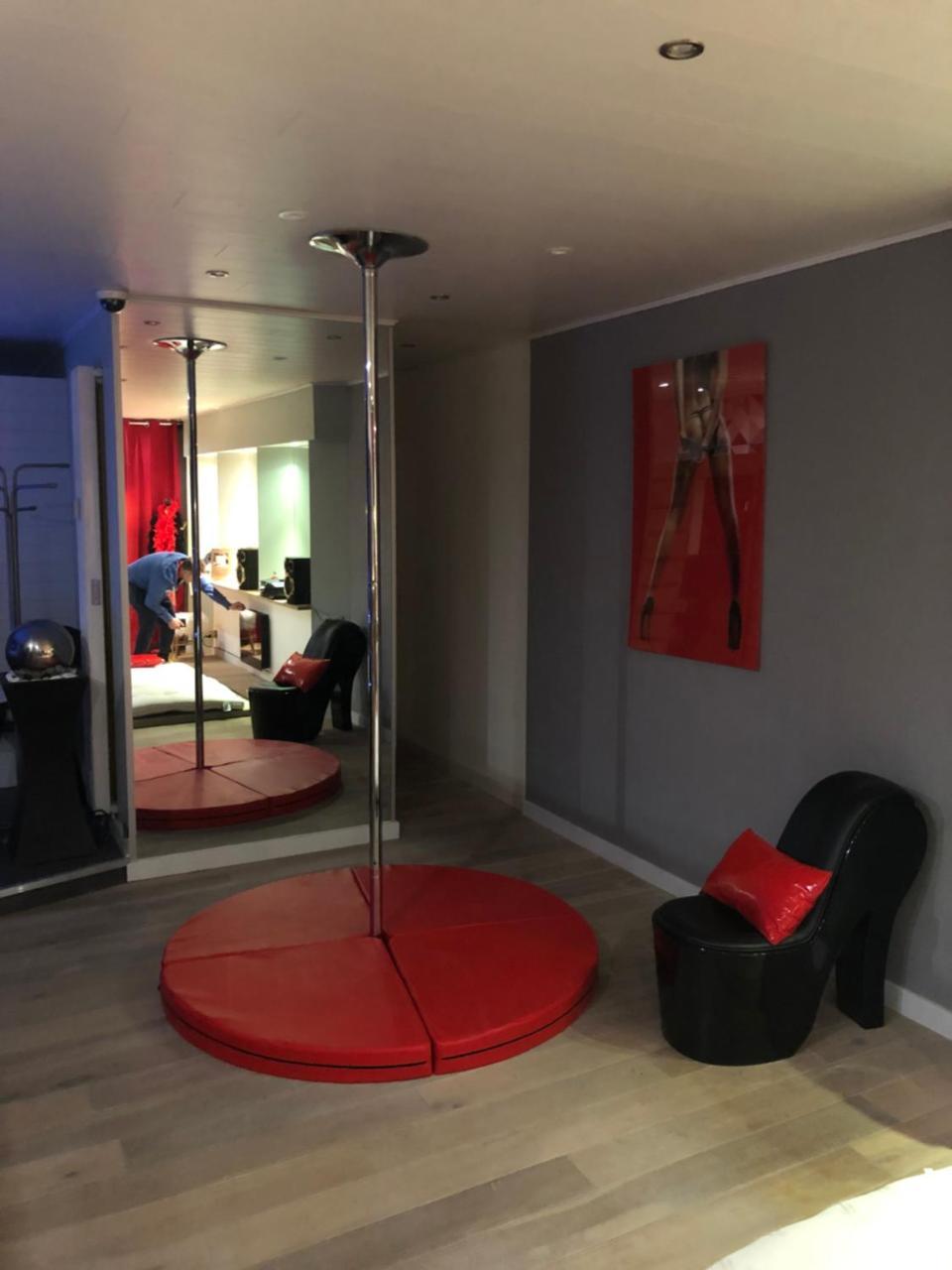 Spabyelleetlui Spa Rouge Ou Bleu Мускро́н Экстерьер фото
